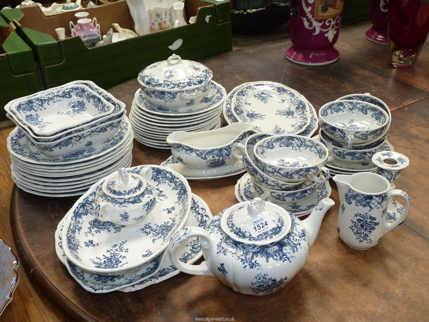 A quantity of Villeroy & Boch 'Valeria' dinnerware and teaware to include ten dinner plates,