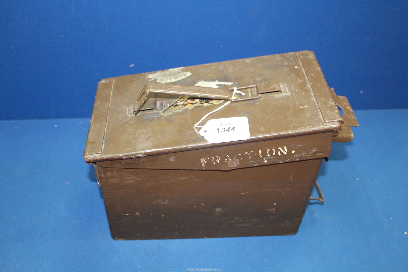 A British Army 1960/70' two ammo box H84- MK1 to hold 200 rounds in clips of 4/7. - Image 2 of 4