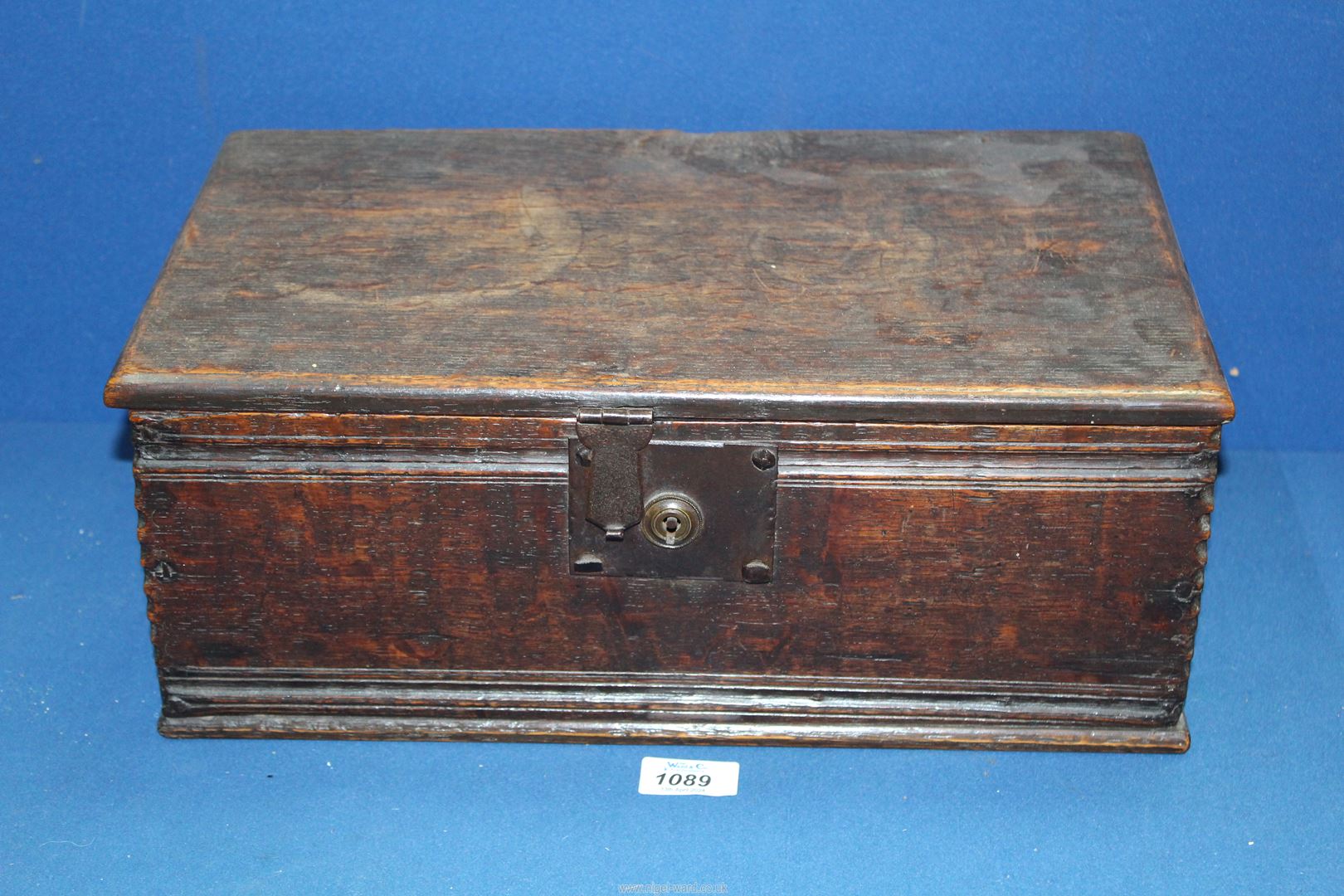 An Oak Bible box, 16 1/2" wide x 9 3/4" deep x 6 1/2'' high. - Image 2 of 3