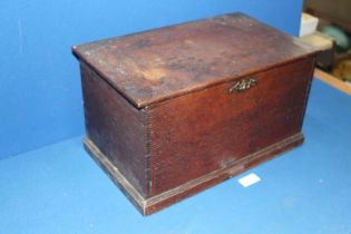 An Oak lidded box having hinges and dovetail joints, (a/f) 16" wide x 10" deep x 9" high.