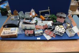 A good quantity of 'OO' gauge buildings and parts, signals, water tank, etc.