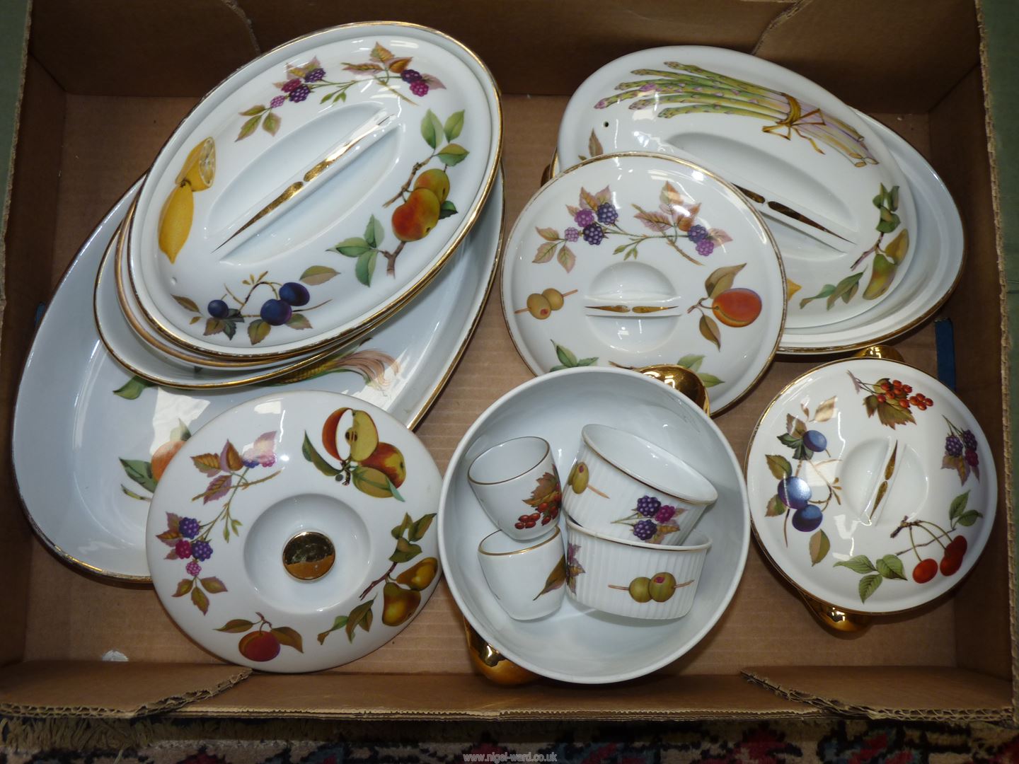 A quantity of Royal Worcester 'Evesham' lidded dishes, ramekins, etc.