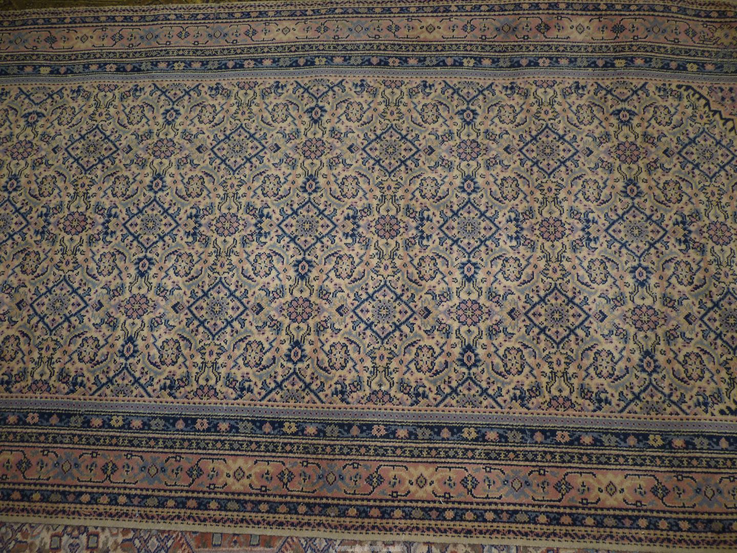 A border pattern and fringe rug in mixed colours of blue, pink, beige, - Image 2 of 3