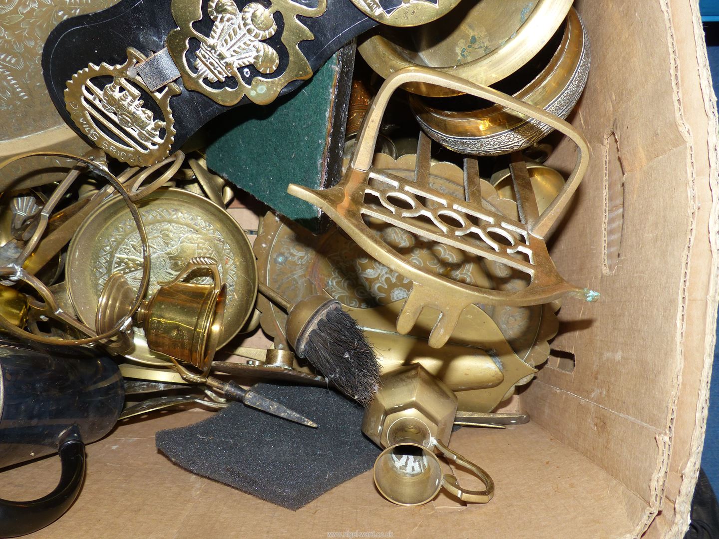 A good quantity of brass and plate including companion set, hot water jug, horse brasses, - Image 3 of 3