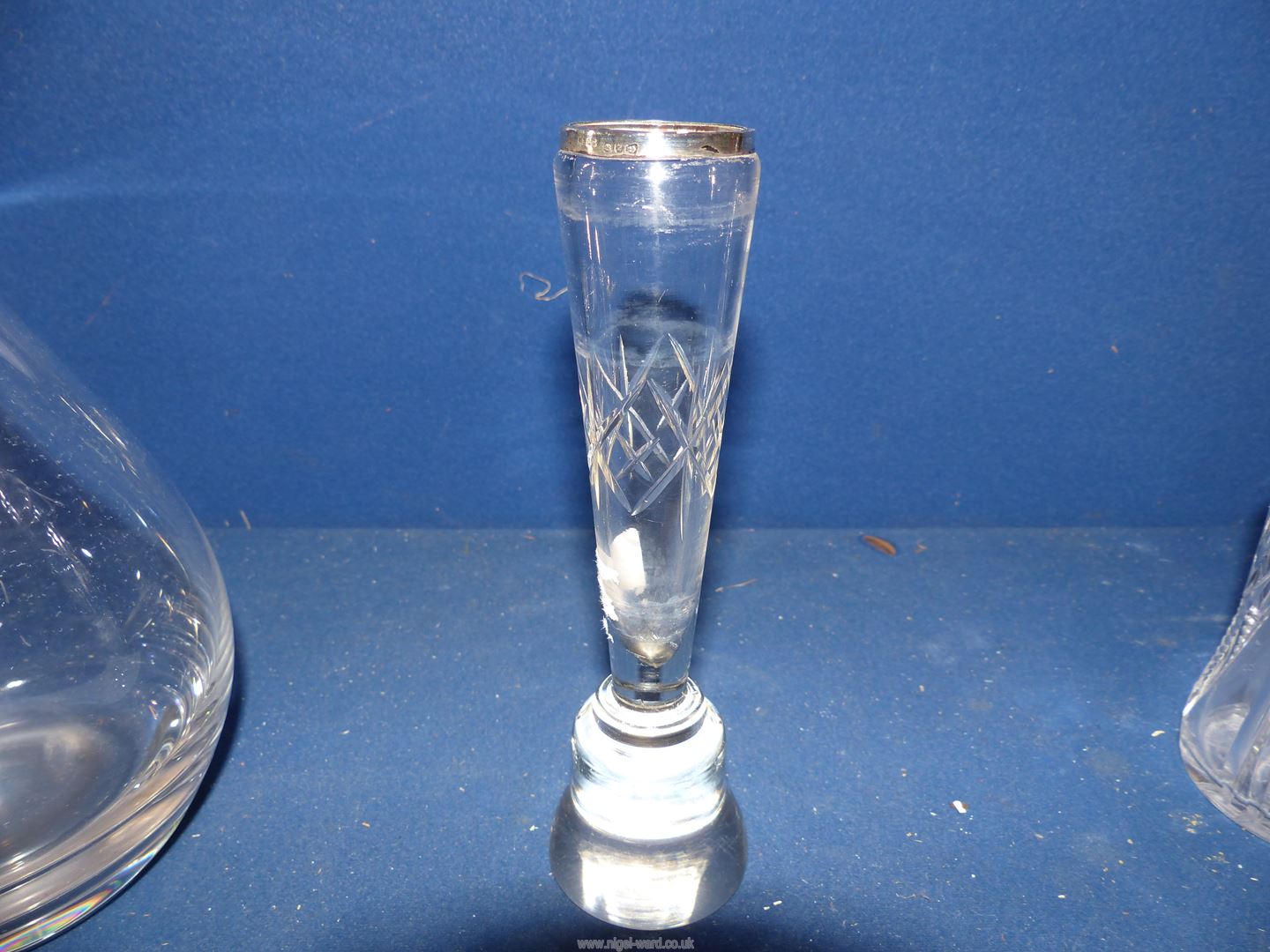 A glass slice cut, sugar Caster with London 1938 silver top, - Image 4 of 5