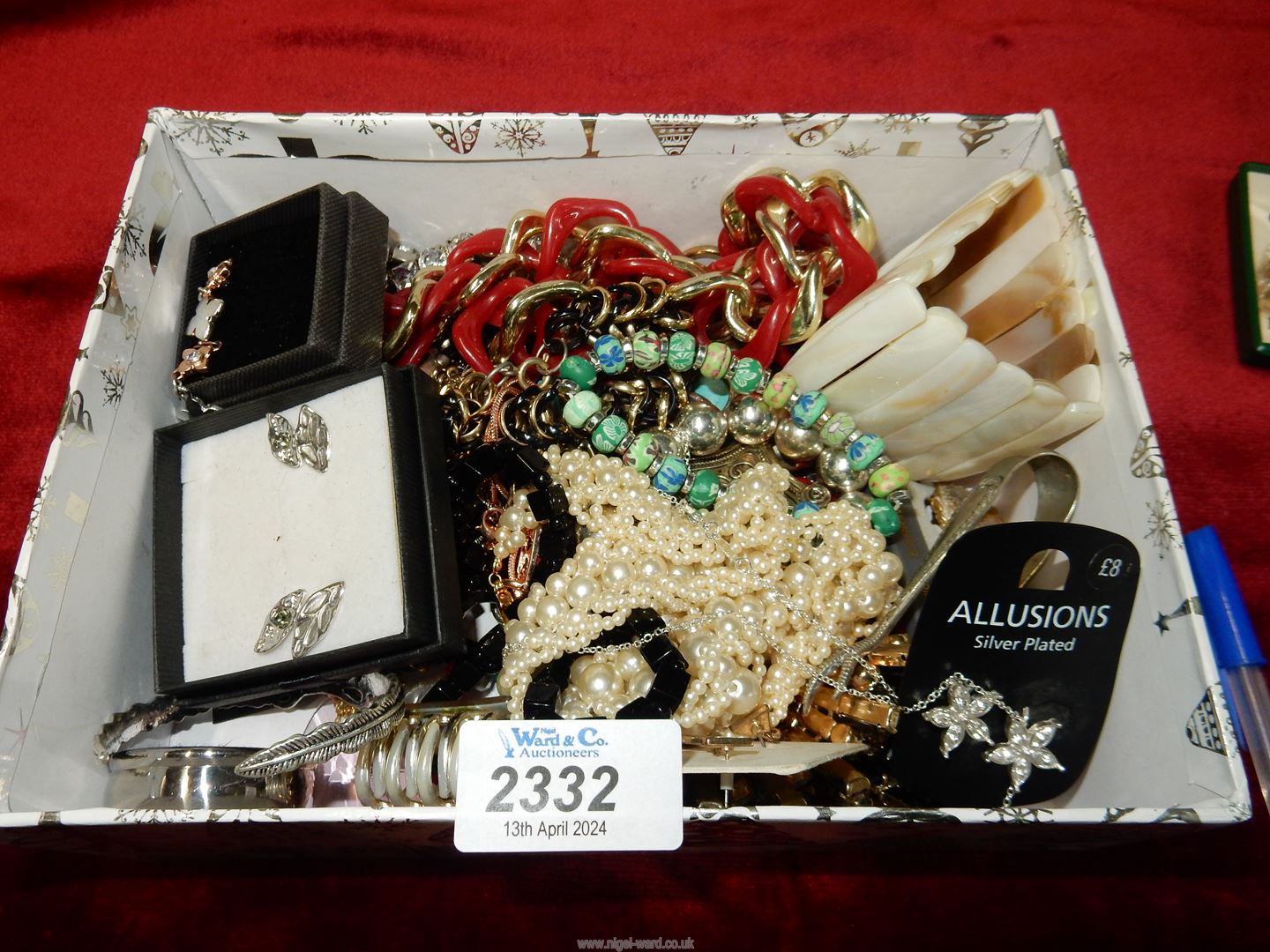 A box of costume jewellery including earrings, bracelets etc. - Image 2 of 2