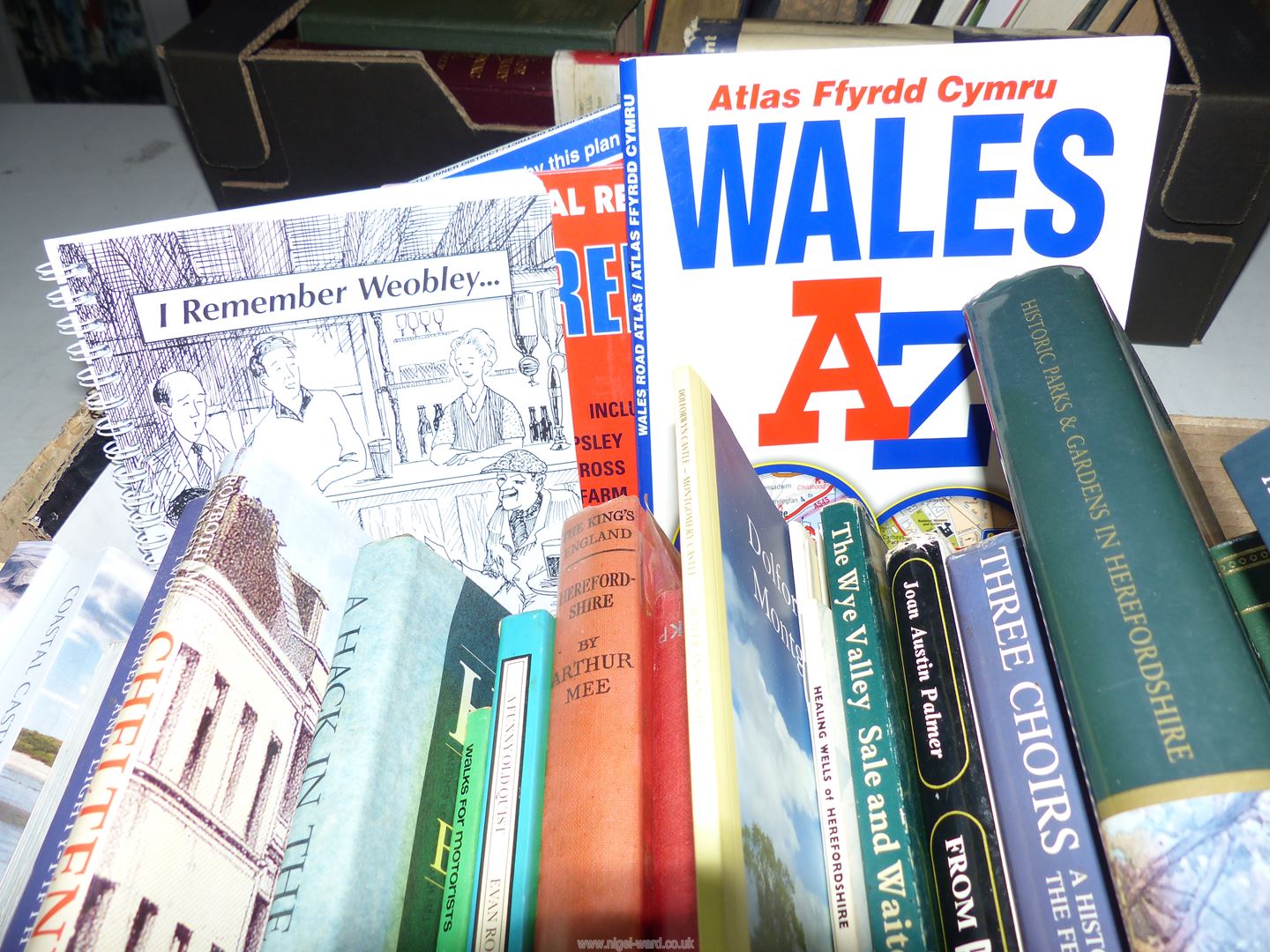 A quantity of books on local interest to include Prehistoric Sites of Herefordshire, - Bild 3 aus 5