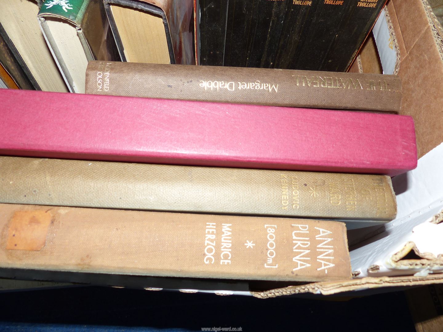 A quantity of books to include a box set of Anthony Trollope, The Palliser Novels etc. - Image 4 of 5