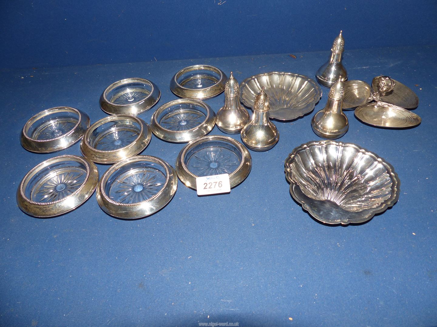 A small quantity of sterling silver including four matching Wallace salt and pepper pots, - Image 2 of 2