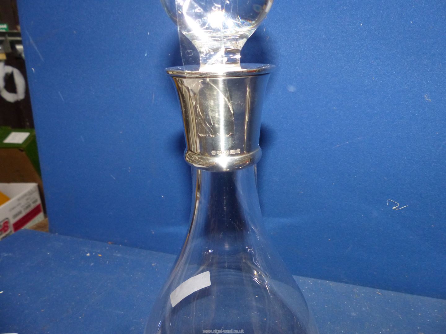 A glass slice cut, sugar Caster with London 1938 silver top, - Image 3 of 5
