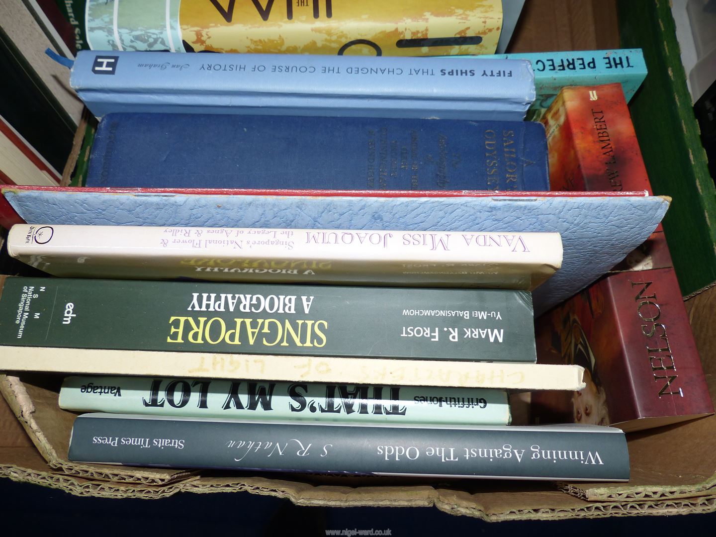 A box of books to include Singapore's Rivers, Vanda Miss Joaquim, Winning Against the Odds etc. - Bild 4 aus 4