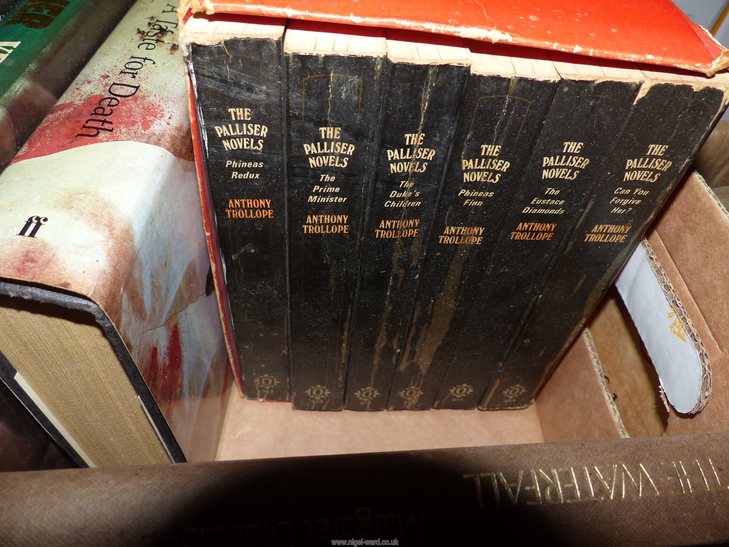 A quantity of books to include a box set of Anthony Trollope, The Palliser Novels etc. - Image 3 of 5