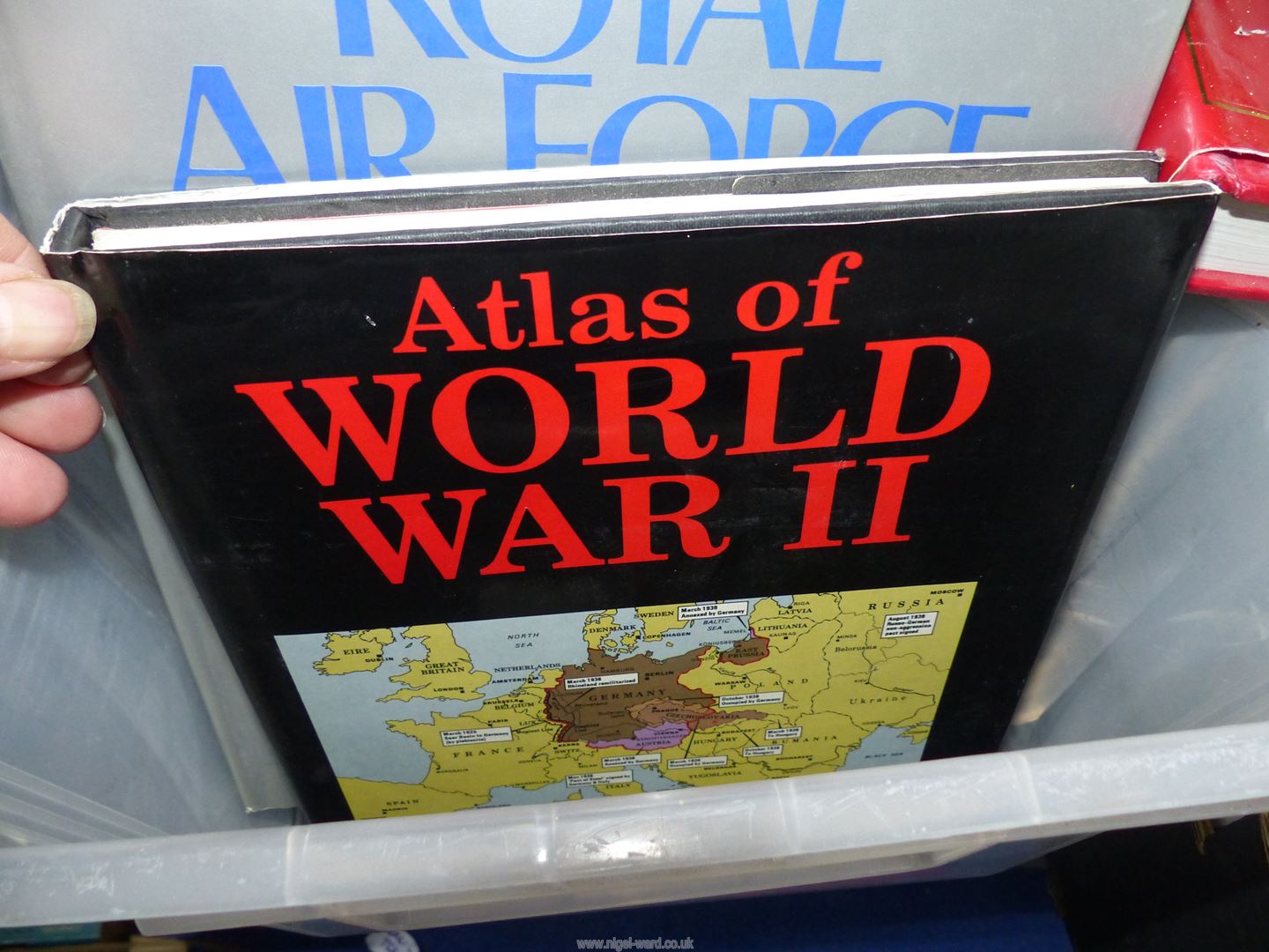 A tub of War related books to include The Tanks, The Second World War, - Image 5 of 5