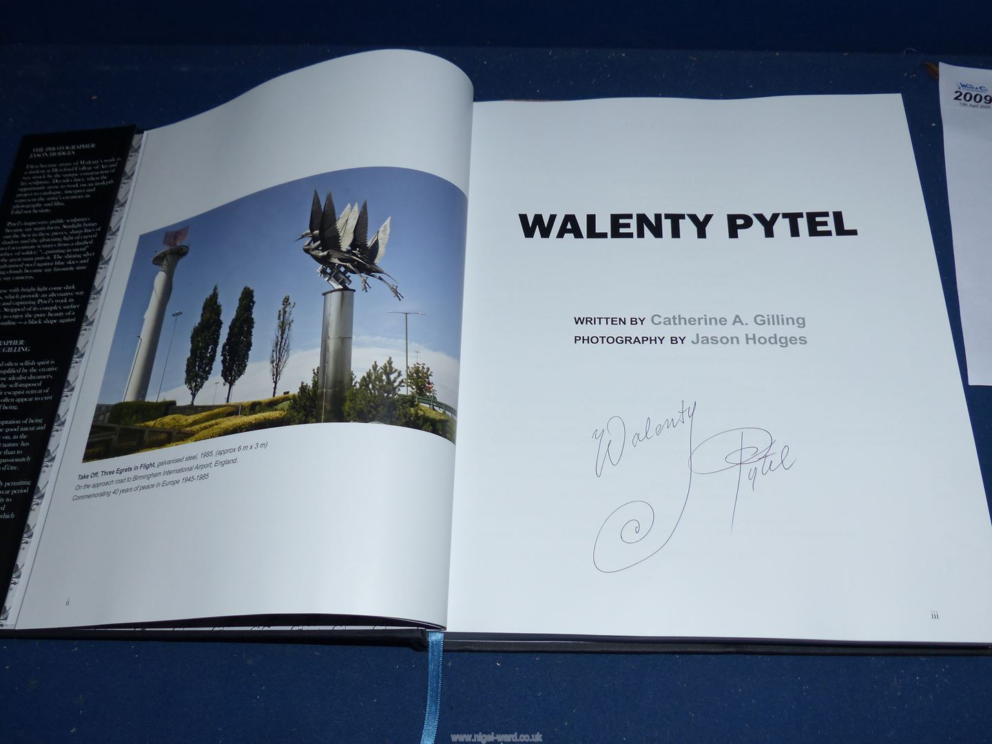 A first edition 'Walenty Pytel, Life, Art, Sculpture' signed by Walenty Pytel. - Bild 3 aus 3