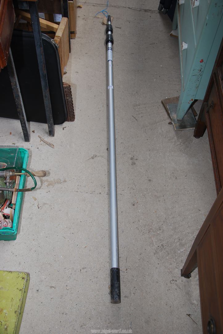 A 'Paris' three section extension pole.