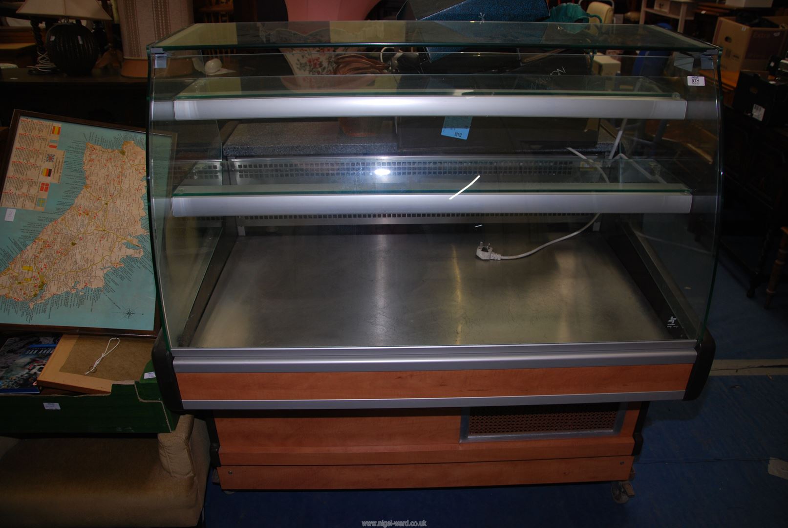 A chilled Patisserie Display Counter/Fridge by Mafirol, in good working order, 1.3 m x .95 m x 1. - Image 2 of 3