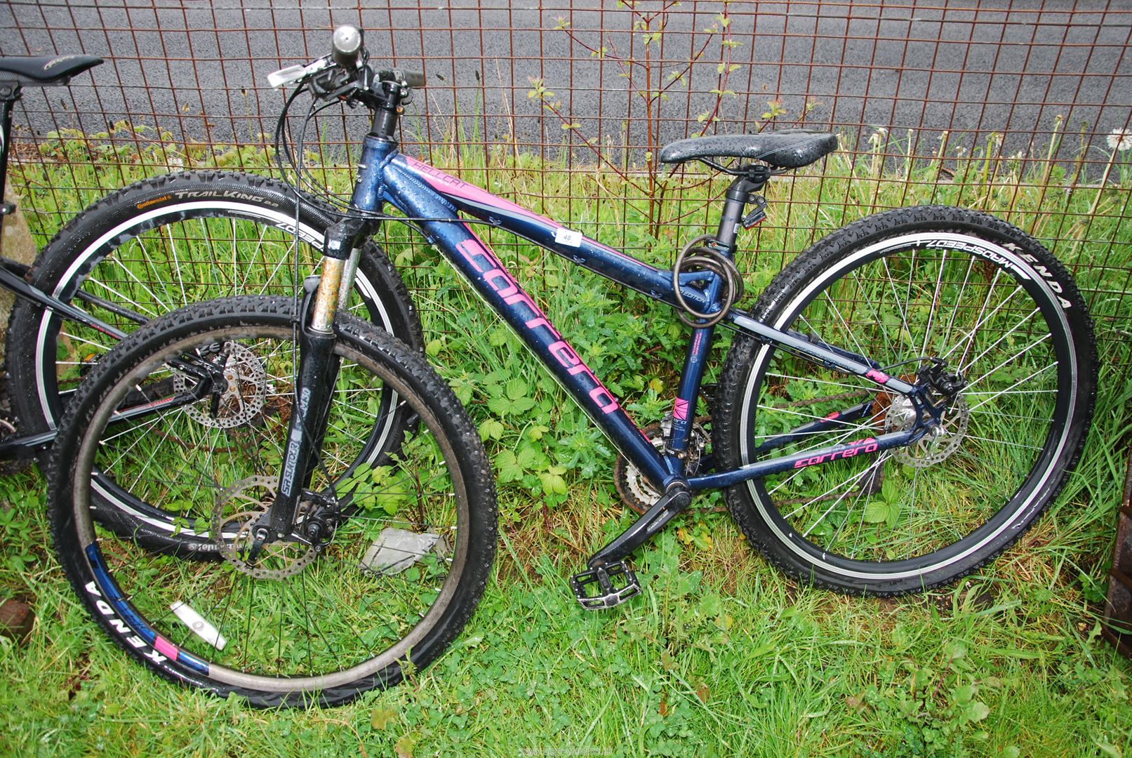 A 21 speed 'Carrera' gents bicycle with disc brakes.