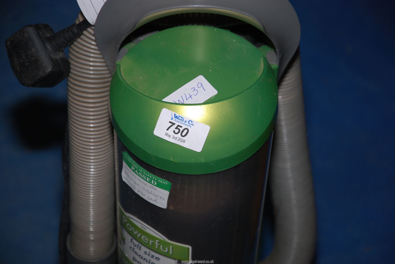 An Electrolux 1600 watt vacuum cleaner. - Image 2 of 2