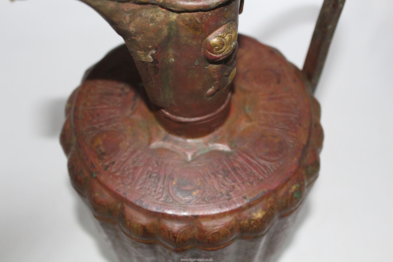A Khorassan bronze ewer, 12th - 13th c. - Image 6 of 7