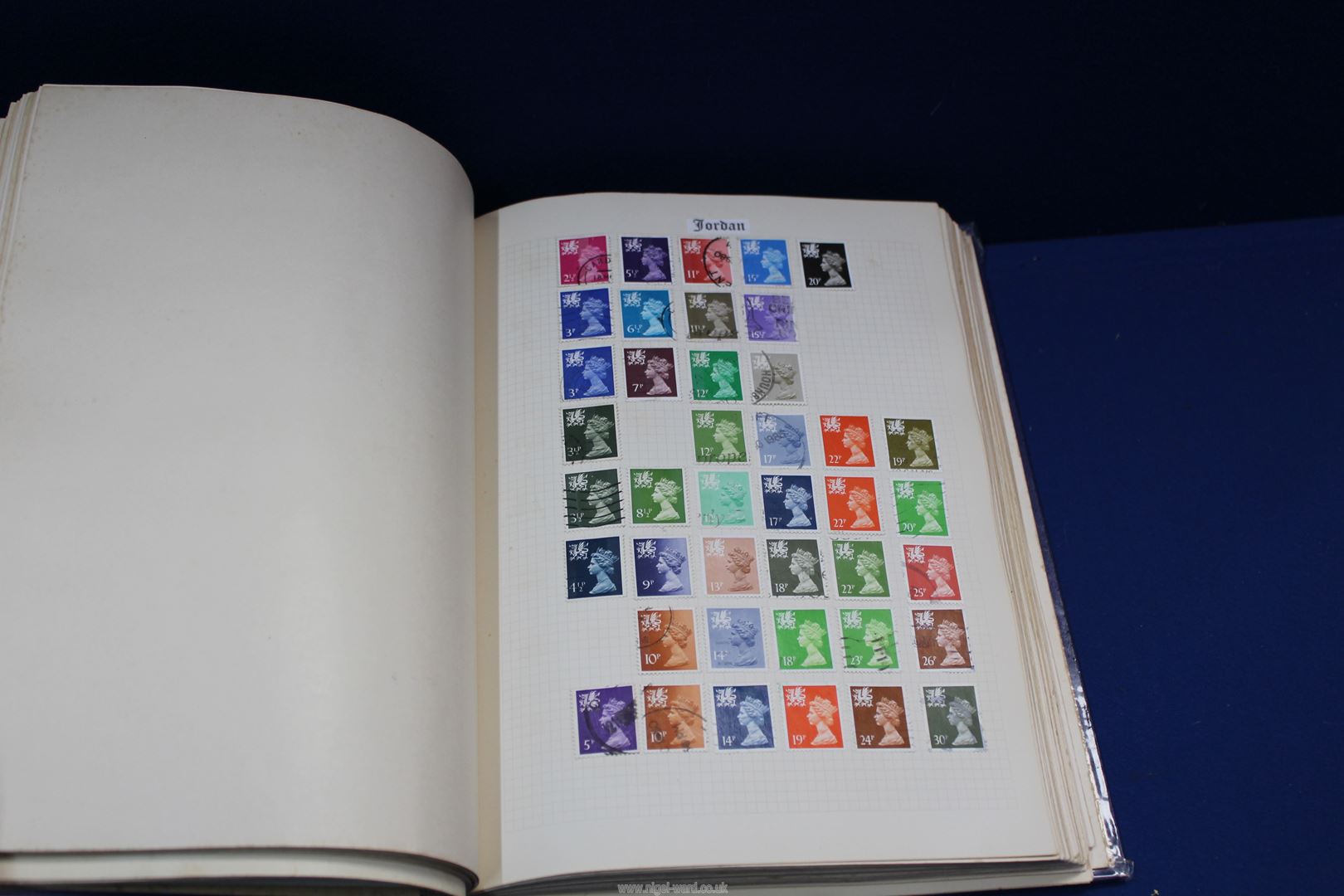 A blue Derwent spring back Stamp Album containing at least 900 different British stamps plus over - Image 3 of 4
