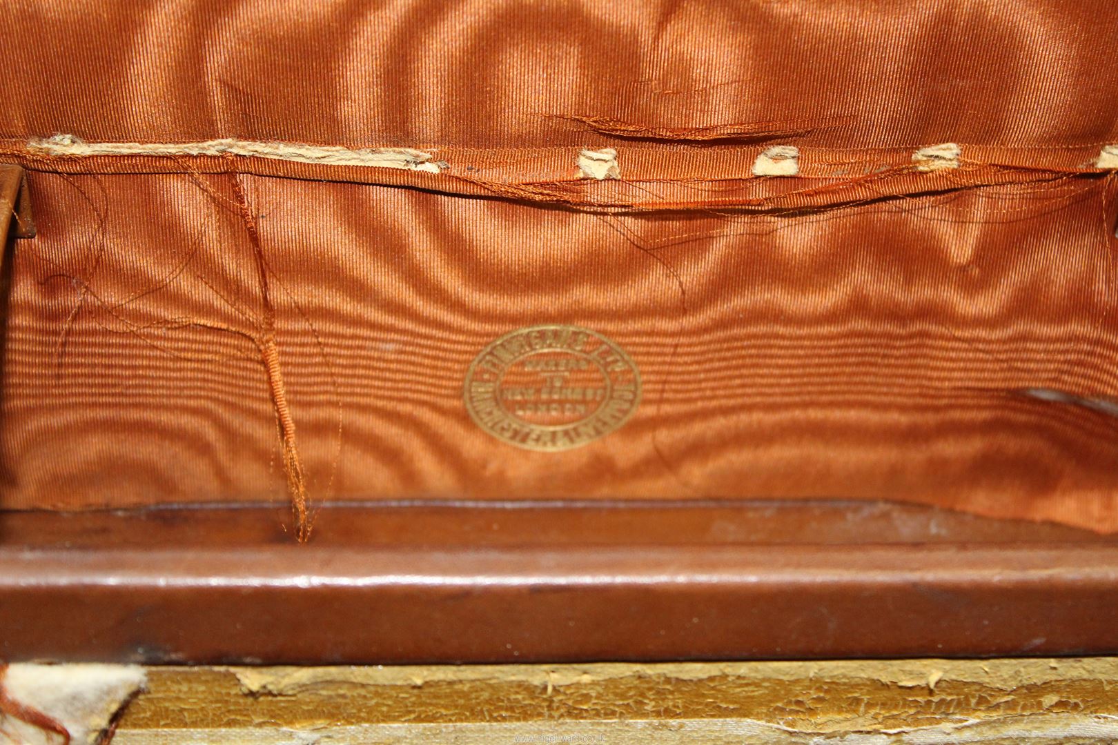 A dark brown leather vanity case having blue covered interior together with a tan brown vanity case - Image 4 of 6