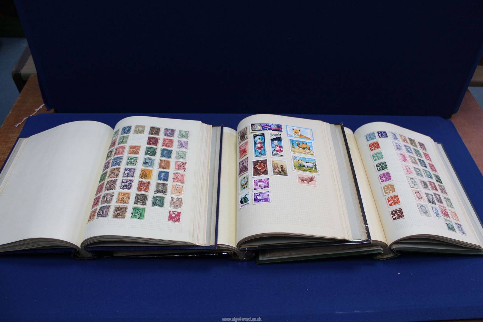 Three Eminmar Chelsea spring back Stamp Albums with extensive collections of World stamps, - Image 2 of 3