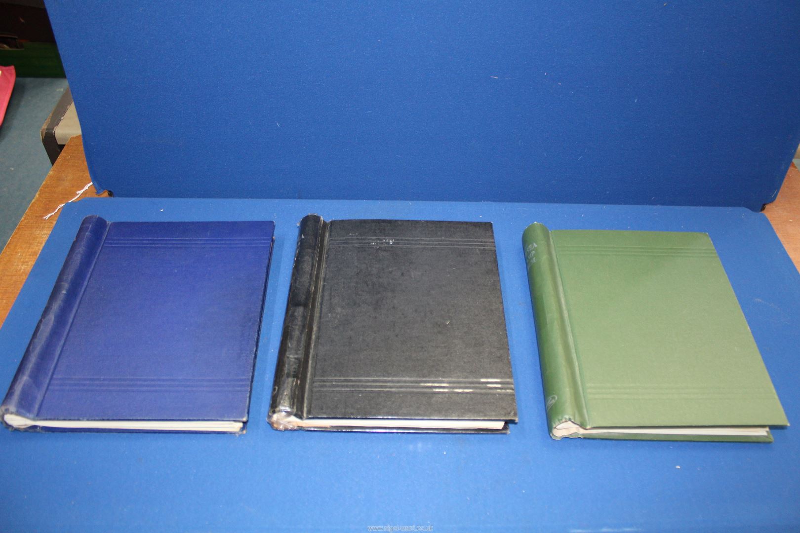 Three Eminmar Chelsea spring back Stamp Albums with extensive collections of World stamps, - Image 3 of 3