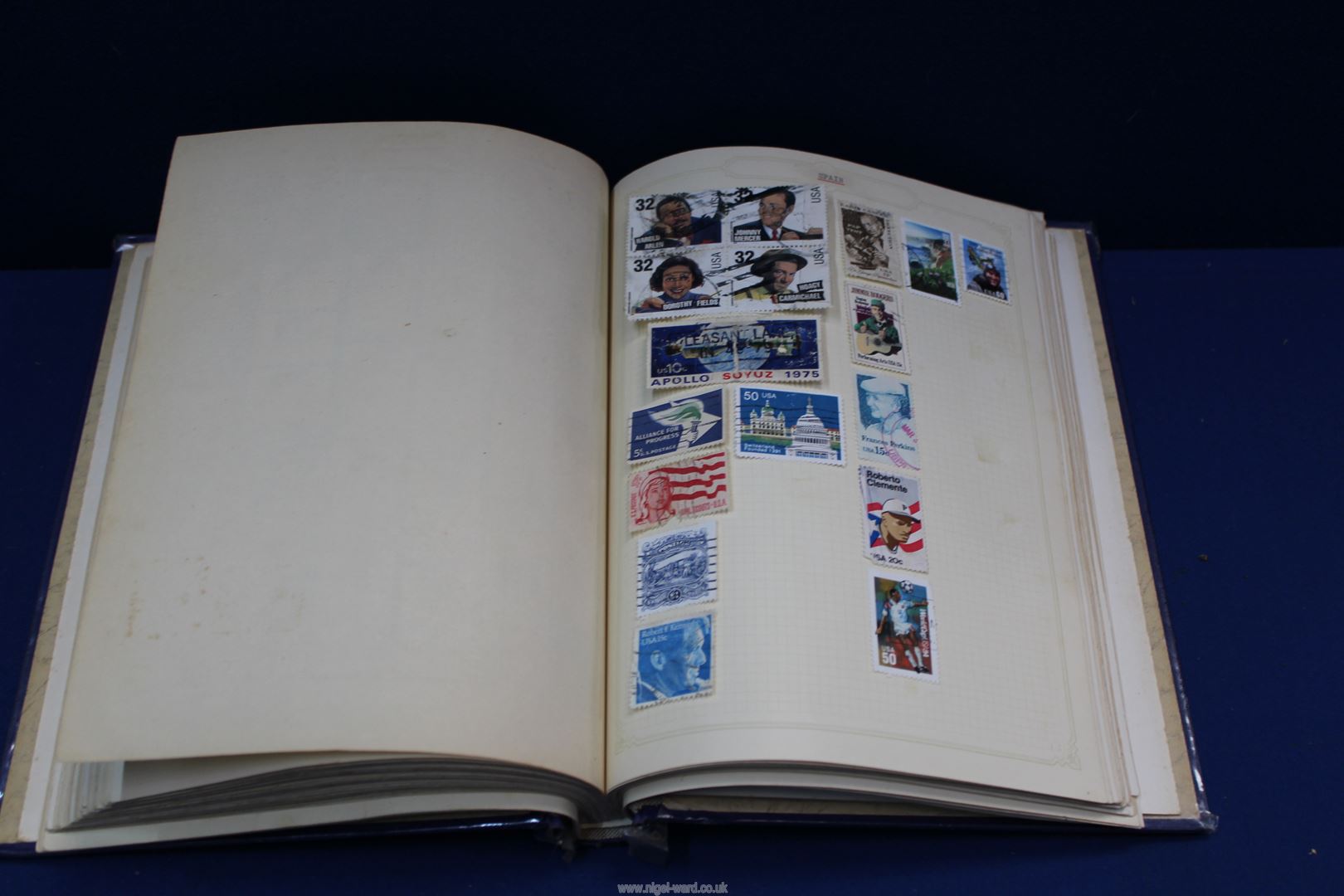 A blue Derwent spring back Stamp Album containing at least 900 different British stamps plus over - Image 2 of 4