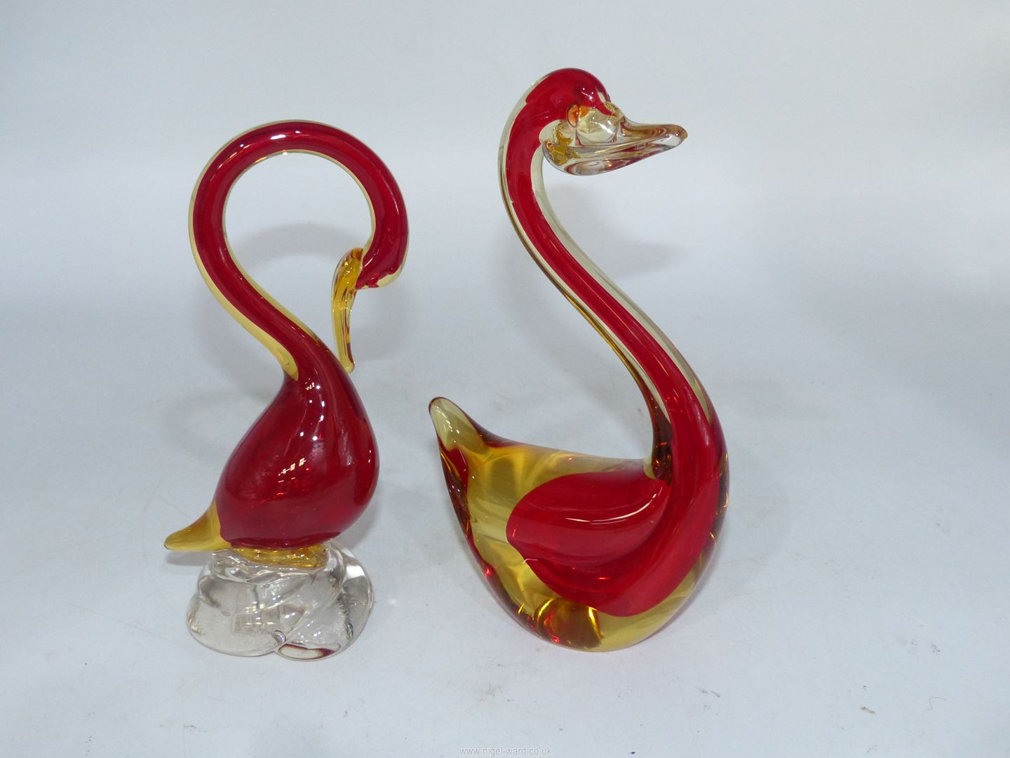 A Murano glass swan with base label "Vetro Artistico Veneziano" in red and cased with lemon - Image 2 of 3