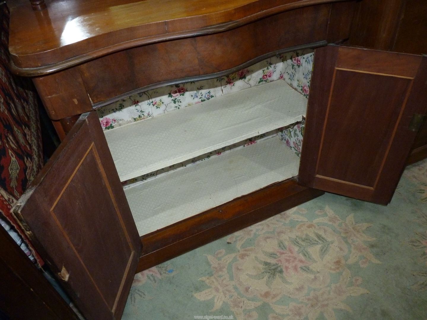 A compact Mahogany Sideboard having a frieze drawer and a pair of opposing drawers below, - Image 3 of 4