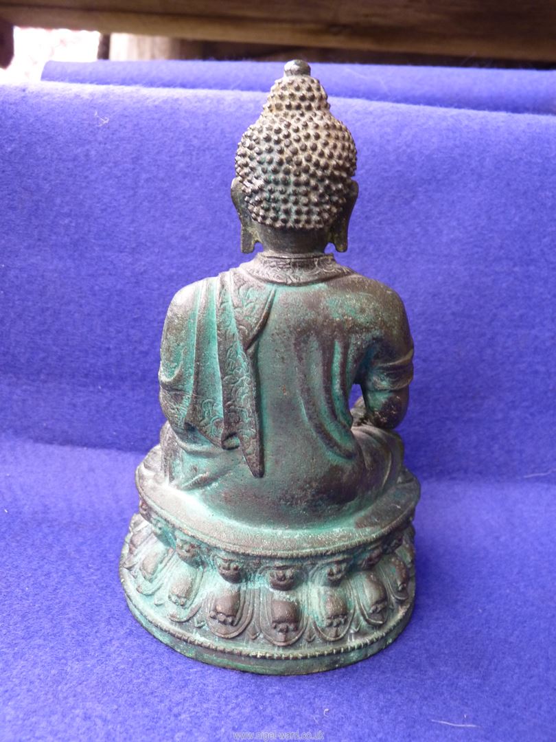 A Tibetan bronze figure of Buddha, of 15th - 16th c. - Image 8 of 14