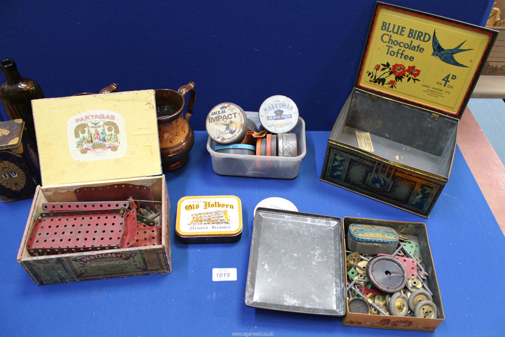 A quantity of old tins (some containing old Meccano pieces), a cigar box, - Image 2 of 2