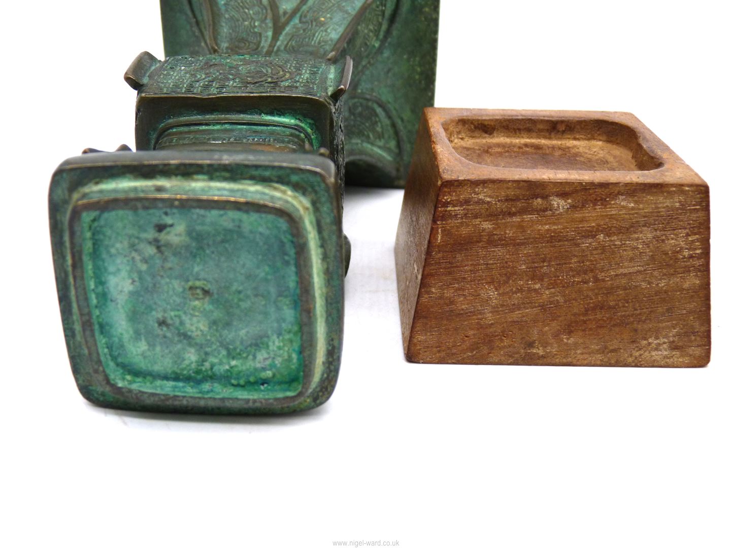 A pair of small Chinese bronze 'Gu' vases, probably Ming dynasty, on custom made wooden stands, - Image 17 of 18