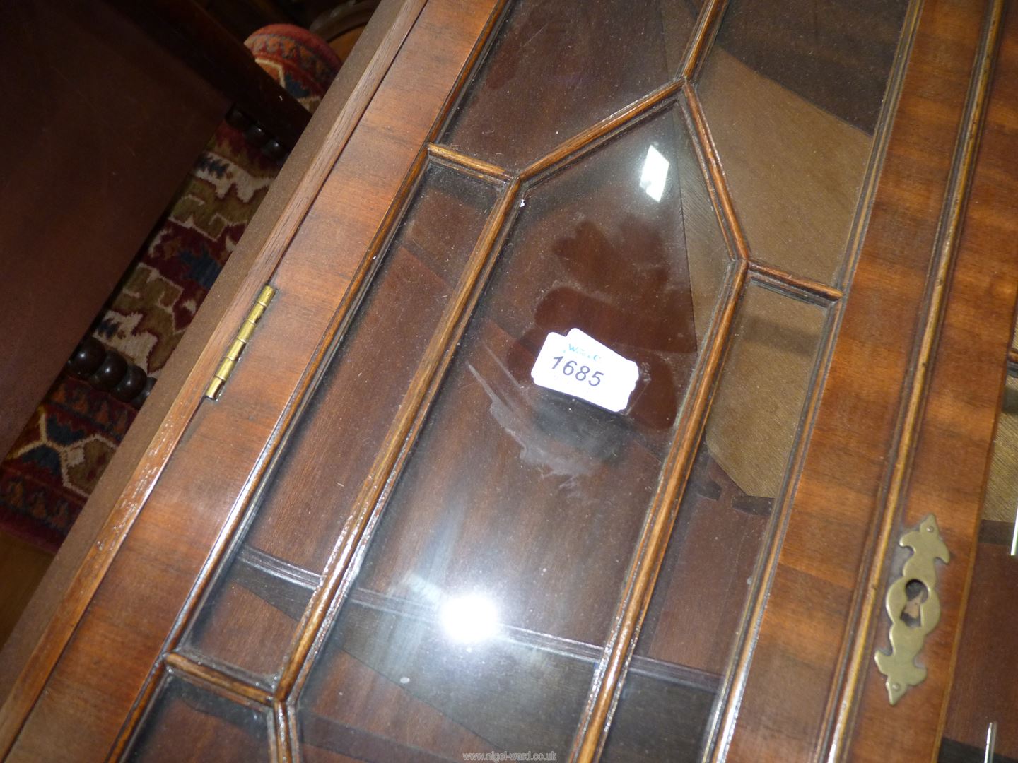 A Mahogany wall hanging corner display cabinet having a pair of opposing seven pane glazed doors - Image 3 of 3