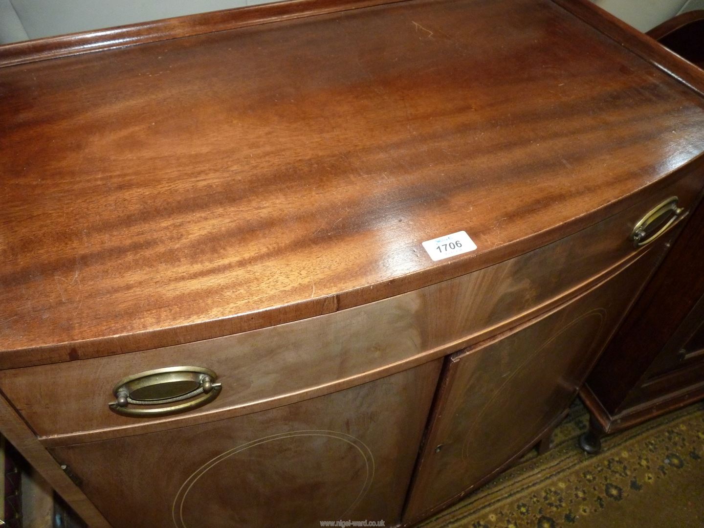 A Mahogany bow fronted Cabinet having a pair of opposing doors with oval Boxwood stringing, - Image 4 of 4