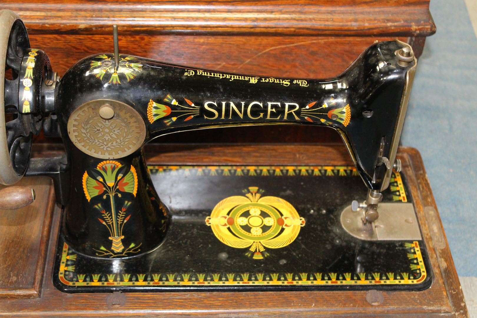 A cased vintage Singer sewing machine. - Image 2 of 3