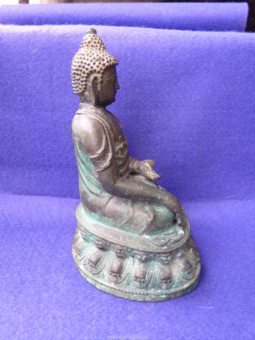 A Tibetan bronze figure of Buddha, of 15th - 16th c. - Image 9 of 14