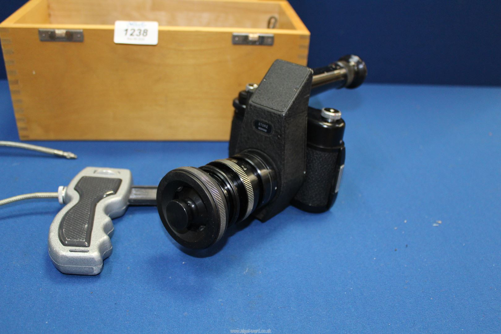A Robot Star 35mm camera with telescope attachment plus accessories in a wooden case. - Image 2 of 4