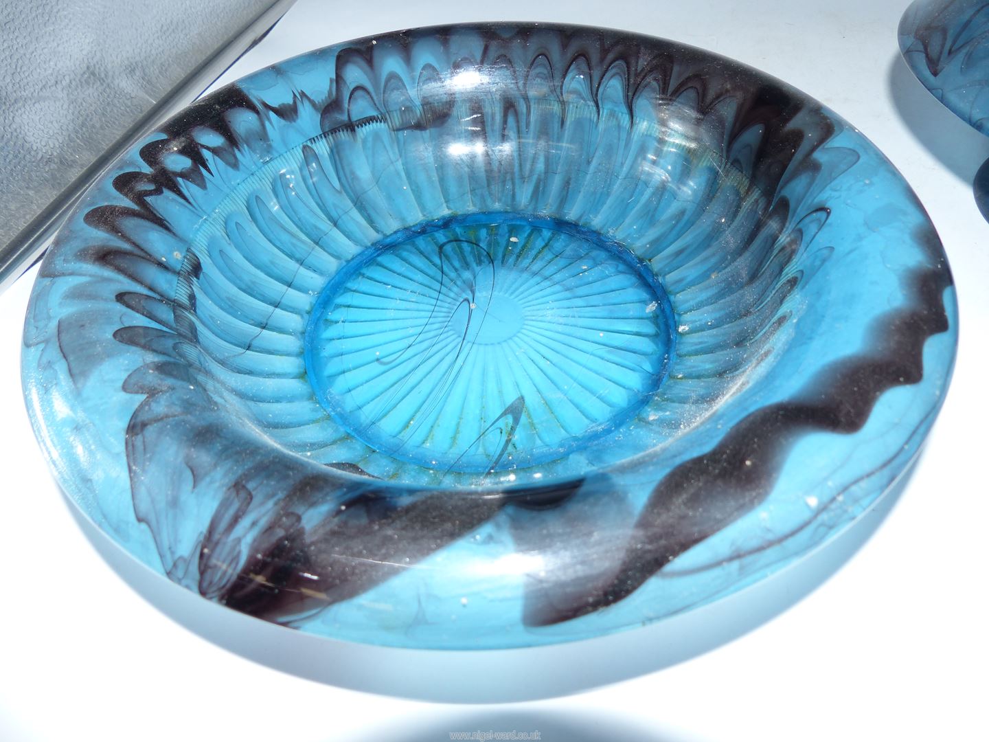 Three pieces of Art Deco 1930's/40's blue Cloud glass various sized bowls with rolled rims 7"-11" - Image 4 of 4
