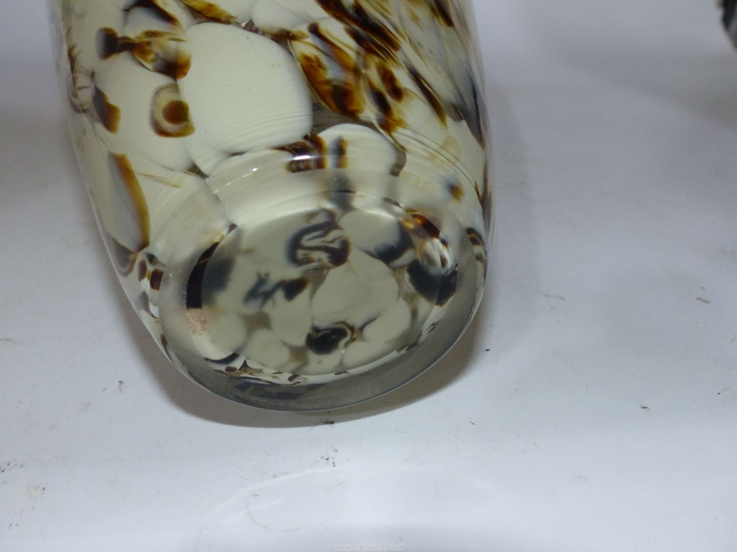 A thick heavy mottled glass vase in brown, - Image 3 of 3