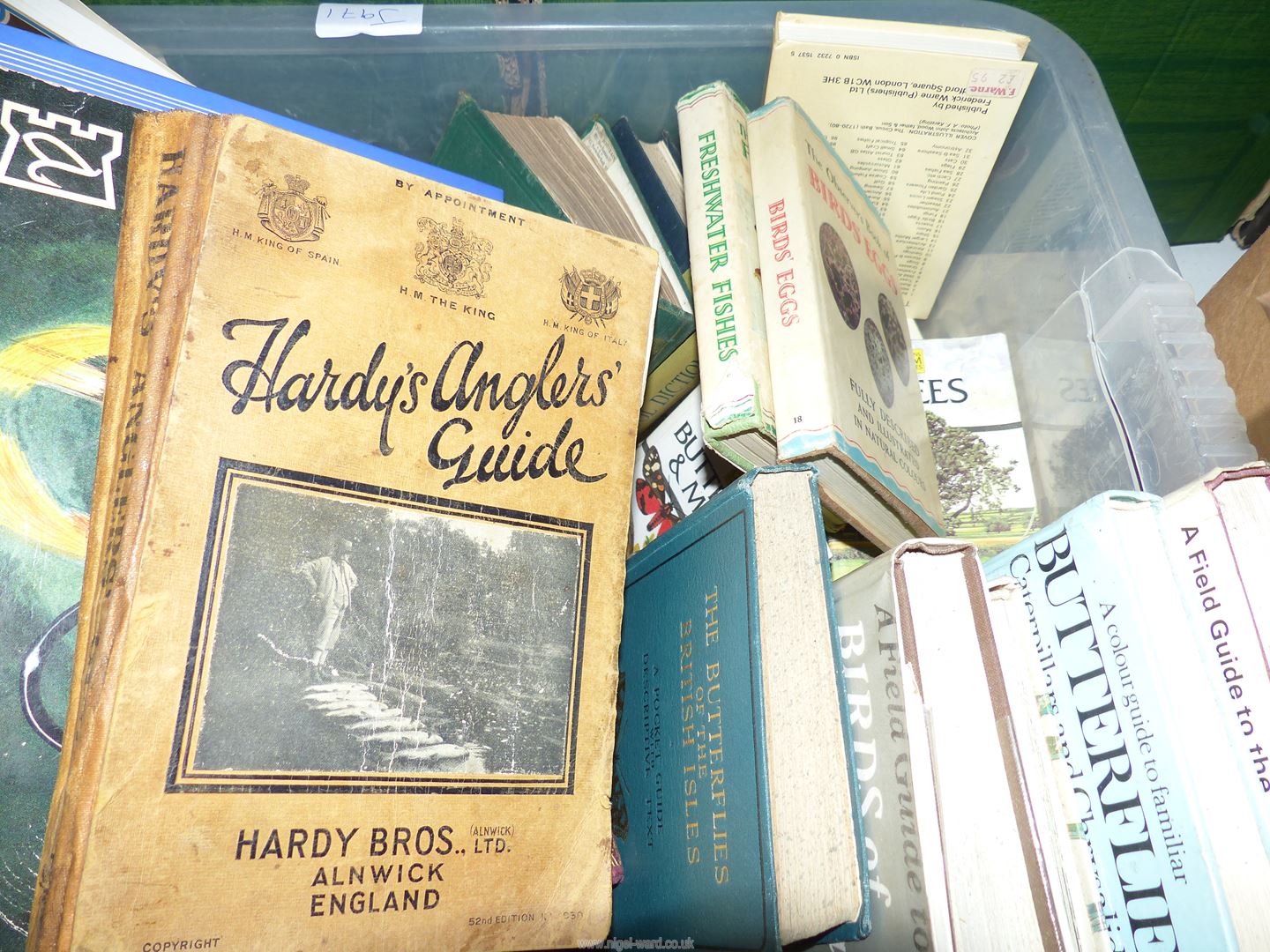 A tub of books including Pocket Knives of The World, Time's Laughingstocks by Thomas Hardy, - Image 2 of 2