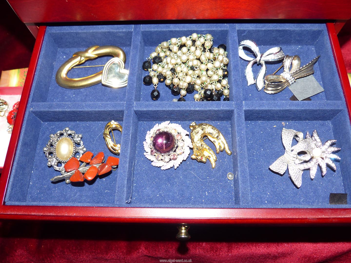 A jewellery box with two drawers containing costume brooches including marcasite, bar brooches, - Image 3 of 5