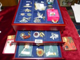 A jewellery box with two drawers containing costume brooches including marcasite, bar brooches,