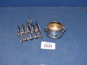 A Silver twin handled miniature pot/porringer, Birmingham 1904, 30 g,