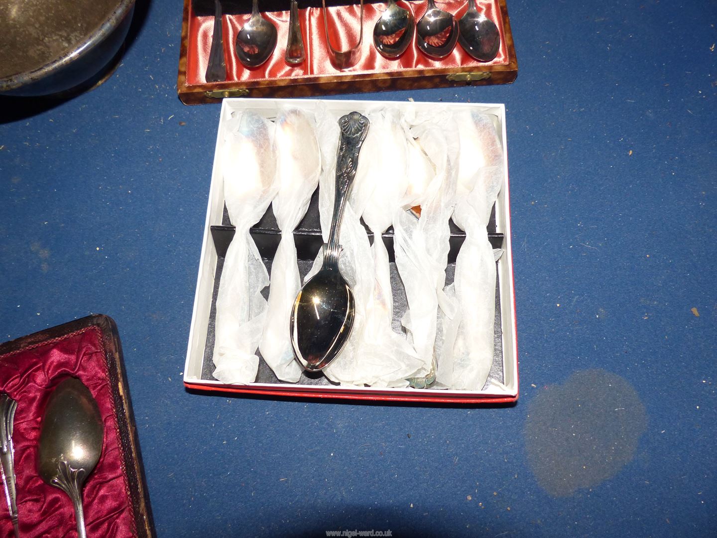 A small box of silver plate cutlery including teaspoons, pair of candlesticks etc. - Image 3 of 5