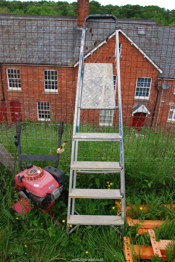 A 5 rung aluminium step ladder.