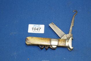 An Antoc Spratts patent Sportsman shotgun pocket knife (12, 16 and 20 bore), steel remover a/f.