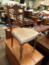 An Edwardian heavy Walnut/Mahogany framed side Chair standing on turned front legs and having a