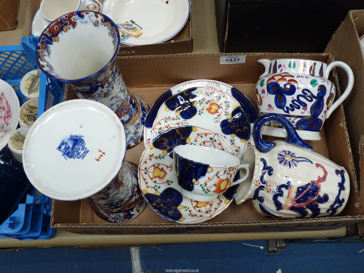 A small quantity of china including a pair of Ridgways 'Chinese Japan' design vases, - Bild 2 aus 2