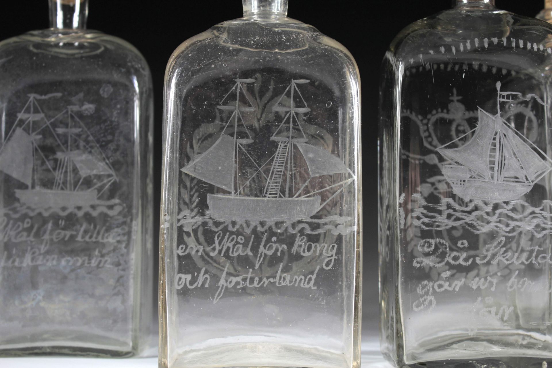 Vier Schnapsflaschen mit Schiffsmotiven - Bild 3 aus 3
